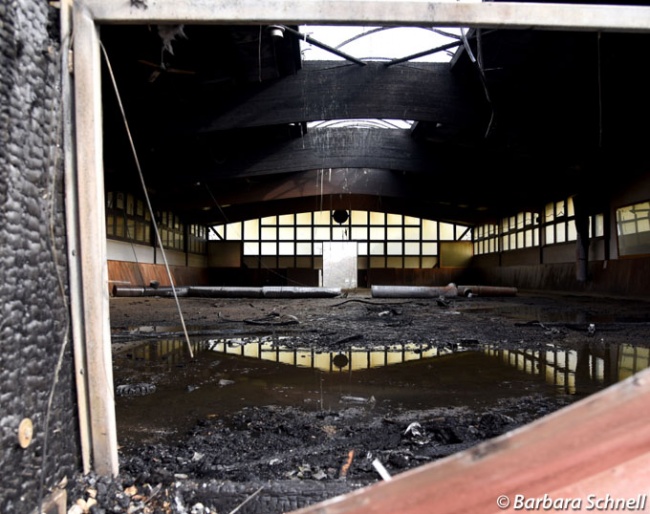 The burnt down indoor school at Gestut Erlenhof :: Photo © Barbara Schnell