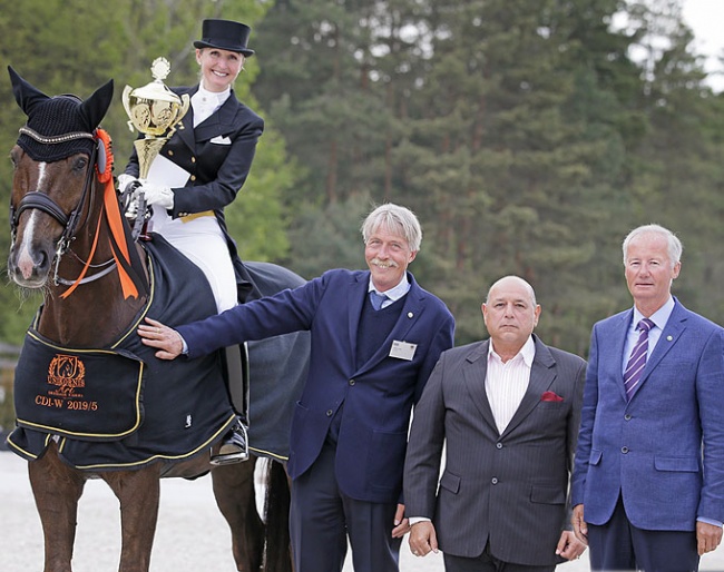 Kristy Oatley and Du Soleil in the prize giving with judge Thomas Lang, show host Arie Yom-Tov and legendary Hungarian dressage rider Gyula Dallos at the 2019 CDI-W Budapest :: Photo © Anett Somogyvari