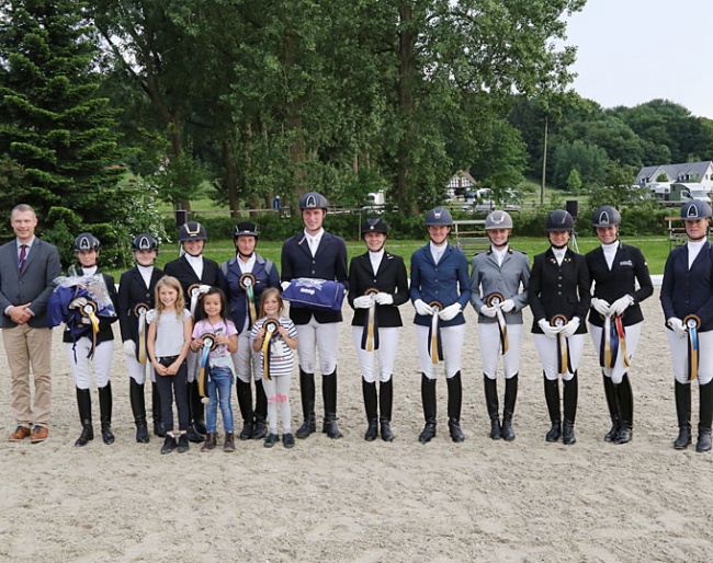Judge, Torleif Siegel congratulates winners Eva Möller and Lars Ligus as well as the other placed riders in the Bundeschampionat Qualification for five-year-old dressage horses.