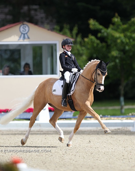 Rose Oatley and Daddy Moon at the 2019 CDIO-P Hagen :: Photo © Astrid Appels