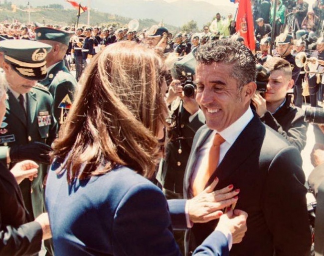 Parra receives the  San Jorge Military Medal from Colombia's Vice President