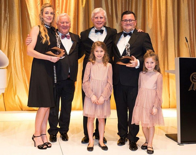 Vivian Schockemöhle, Ullrih Kasselmann, Paul Schockemöhle, Francois, Emma & Lilly Kasselmann with the life time achievement award at the 40th P.S.I. Auction Gala