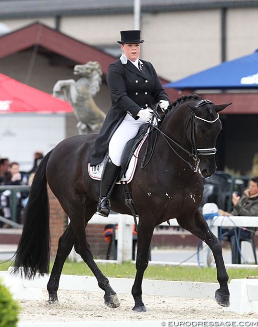 Melanie Mouthaan and Varnoldi at the 2012 CDI-PJYR Moorsele :: Photo © Astrid Appels