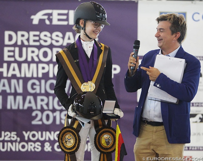2019 European Children Champion Alegra Schmitz-Morkramer getting interviewed by announcer Carlo Rotunno :: Photo © Astrid Appels