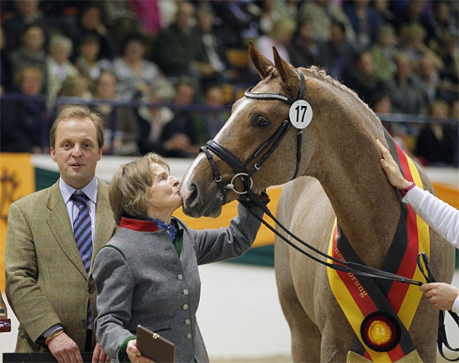 From generation to generation: the love for the Trakehner horse - 2012 Trakehner Licensing champion Donauwind with his breeder Veronika von Schöning :: Photo © Stefan Lafrentz