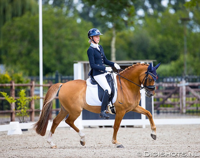 Lara van Nek and Baumann's Despino at the 2020 CDN Schijndel :: Photo © Digishots