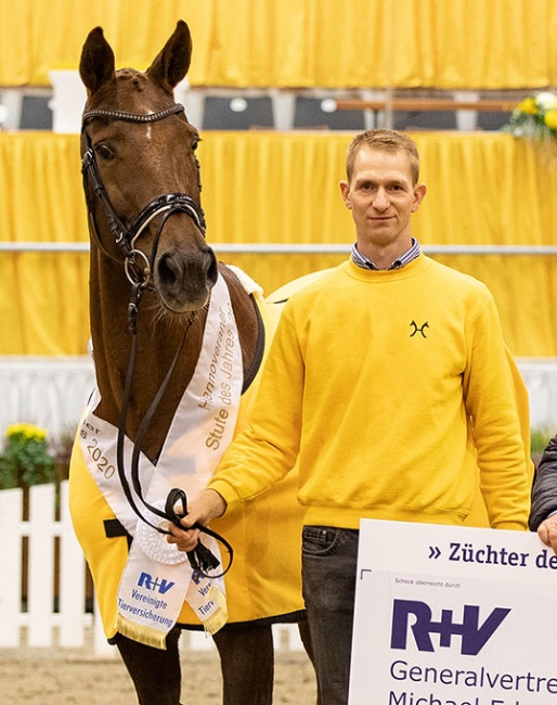 State Premium Mare Daylight with presenter Sebastian Krause. Bred by the Klausings and owned by the Brenninkmeijer family :: Photo © HV