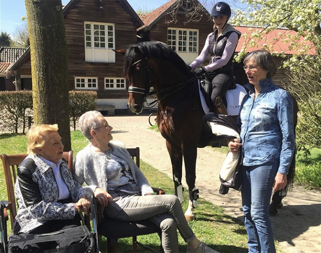 Thea Smarius (left) at Bartels Academy with Imke and Tineke :: Photo © private
