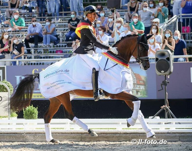 Thomas Schulze and Forever Valentine win the 6-year old Finals at the 2021 Bundeschampionate :: Photo © LL-foto