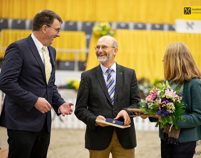 Dr. Ludwig Christmann (center) at this retirement ceremony during the 2021 Hanoverian Stallion Licensing :: Photo © Hannoveraner Verband