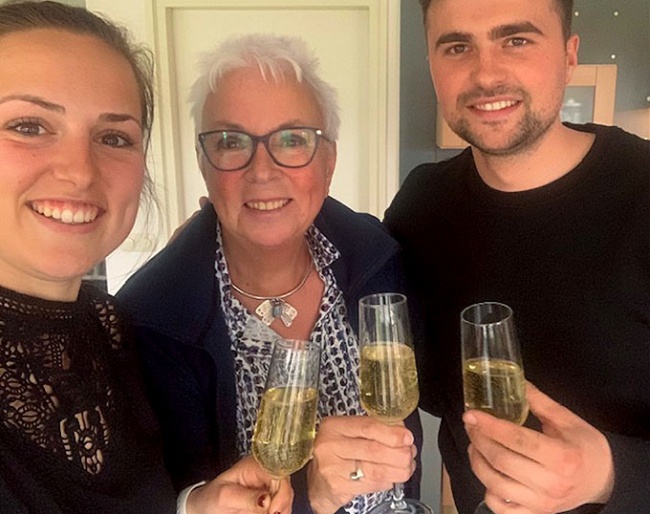 Klara Hulselmans, Emmy de Jeu, and Lorens Michielsen celebrate their collaboration