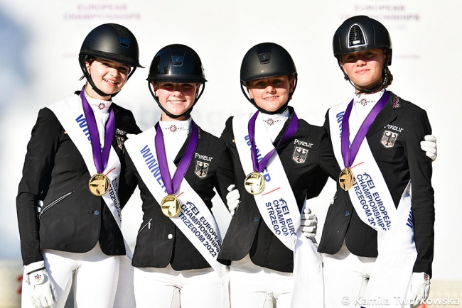 Gold for Team Germany at the 2022 European Pony Championships :: Photos © Kamila Tworkowska