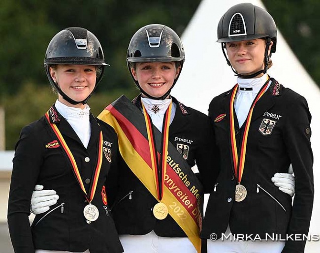 Julie Schmitz-Heinen, Rose Oatley and Lilly Collin on the podium podium at the 2022 German Youth Championships :: Photo © Mirka Nilkens