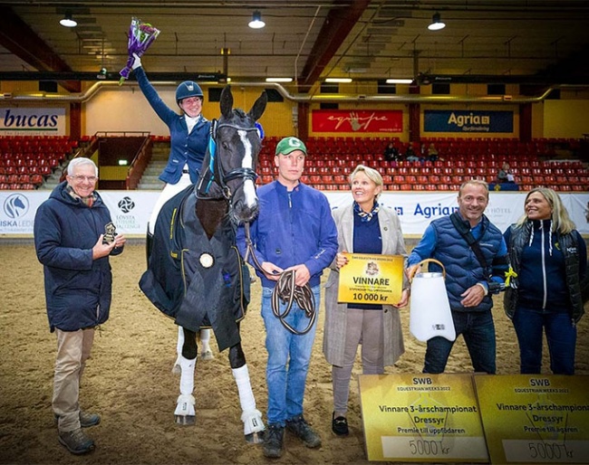 Judge Christoph Hess, rider Sandra Sterntorp on Spumante VH, handler, Maucca Karkki, and breeder Tobias Hansson in the prize giving at the 2022 SWB Equestrian Days :: Photo © SWB