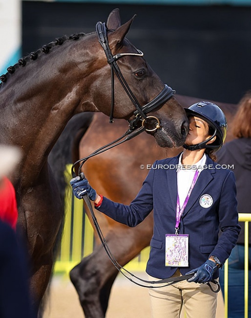 Dressage rider kissing her horse at the inspection for the 2022 World Championships in Herning :: Photo © Astrid Appels