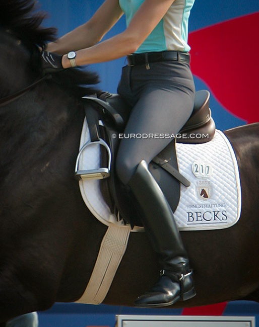 Riding without stirrups to improve your seat :: Photo © Astrid Appels