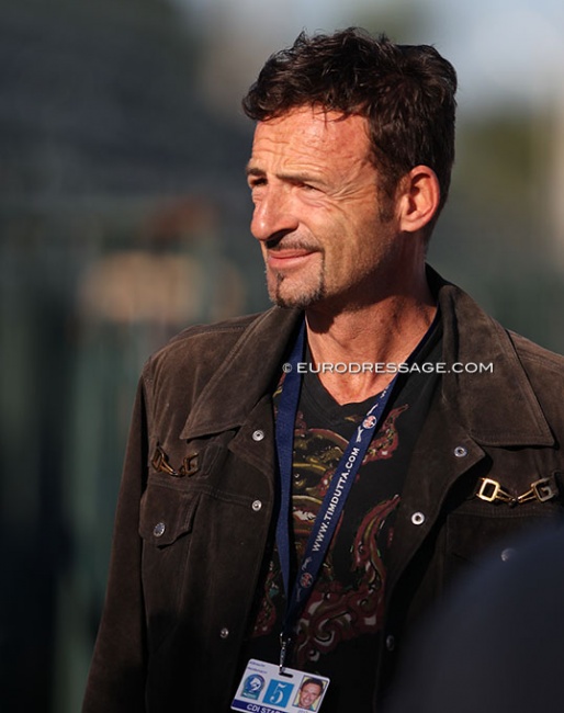 Albrecht Heidemann coaching at the 2017 CDI Wellington :: Photo © Astrid Appels