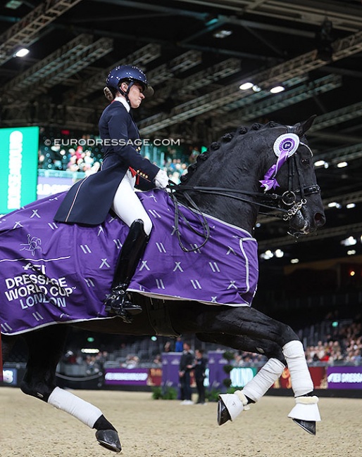 Lottie Fry and Glamourdale win the Short Grand Prix at the 2022 CDI-W London :: Photo © Astrid Appels