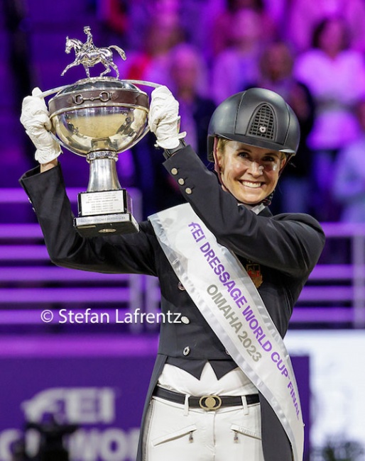 Second, consecutive world cup title for Jessica von Bredow-Werndl :: Photos © Stefan Lafrentz