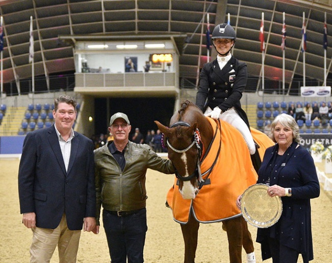 New Zealand’s Melissa Galloway and Windermere J’Obei W receive the John Lieutenant Trophy from Sue Cunningham for the highest FEI level freestyle score at the Sydney CDI :: Photo © Franz Venhaus