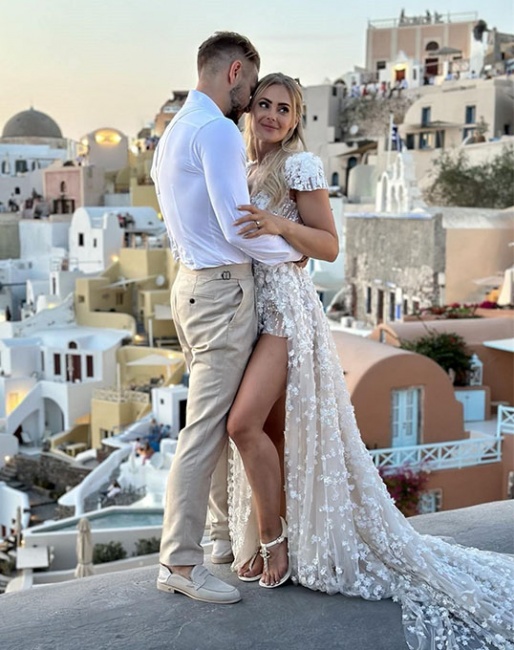 Thomas Hansen and Anna Zibrandtsen got married on Santorini island in Greece :: Photo © private