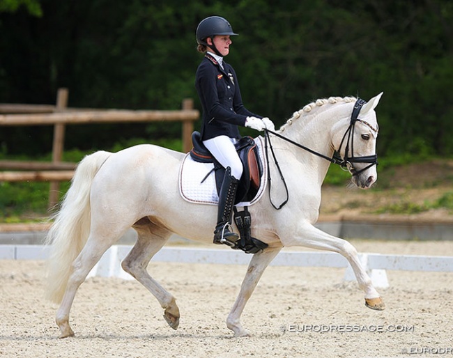 Mia Allegra Lohe on Tovdal's Golden Future Imperial in 2022 :: Photo © Astrid Appels