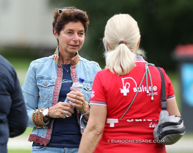 Monica Theodorescu in conversation with Swiss youth team captain Heidi Bemelmans at the CDIO Hagen in 2021 :: Photo © Astrid Appels