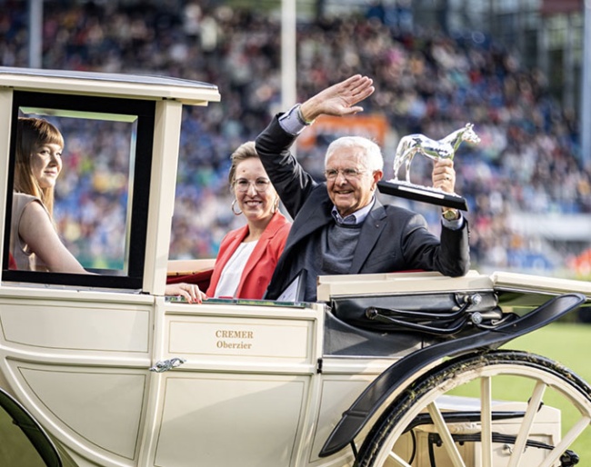 Dressage judge and commentator Christoph Hess with the Silver Horse Award :: Photo © Jasmin Metzner