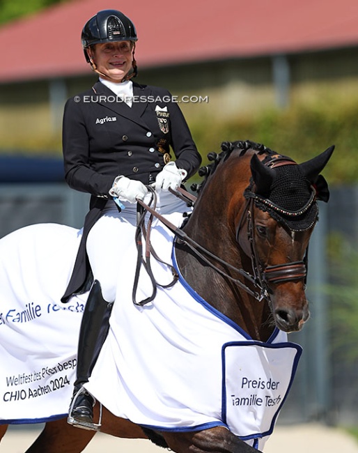 Isabell Werth wins the 5* Grand Prix on Wendy but rides the prize giving ceremony with Quantaz :: Photo © Astrid Appels