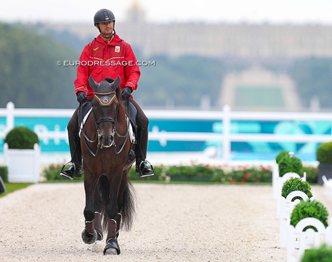 Jose Daniel Martin Dockx walking Malagueno LXXXIII in the Olympic arena in Paris :: Photo © Astrid Appels
