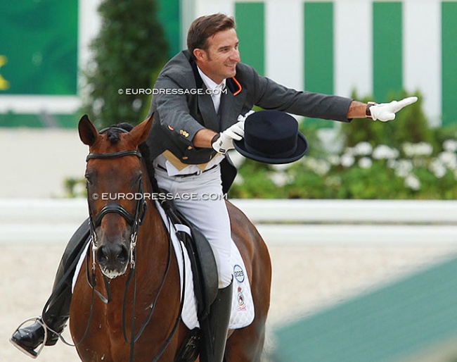 Jose Daniel Martin Dockx saluting his fans at the 2014 World Equestrian Games in Caen :: Photo © Astrid Appels