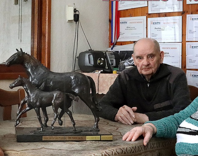 Tinus Naber with the KWPN Breeder of the Year Trophy :: Photo © KWPN