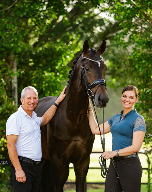 Lee and Sarah Tubman with Barton VDL :: Photo © Amanda