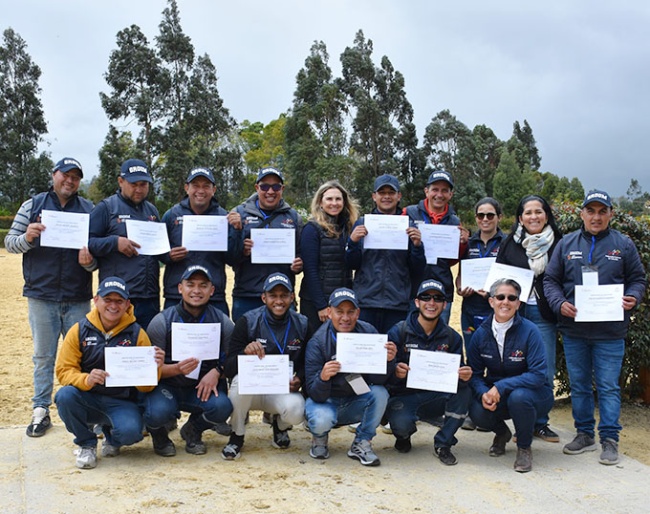 The grooms getting their certificate for successfully completing the FEI Solidarity Grooms' Course :: Photos © Carmen Franco