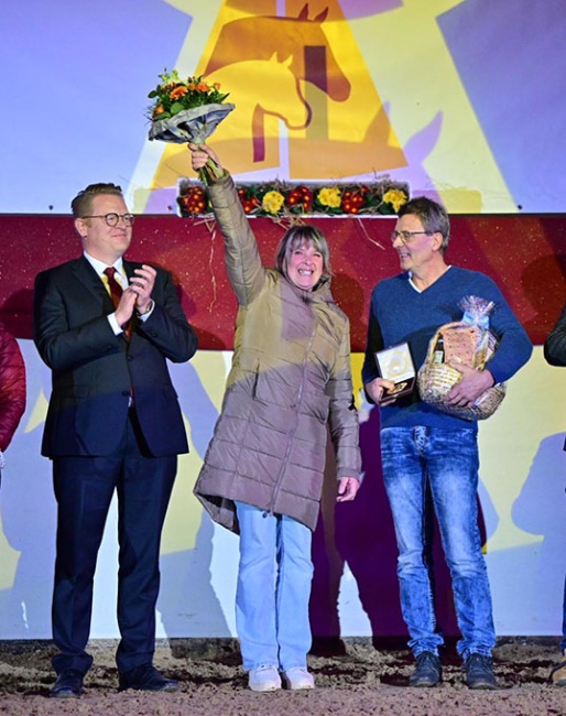 Carsten Grill, Romy Pöhler and Steffen Jahn at the 2026 DSP Stallion Licensing where Jahn received the FN plaque in gold.