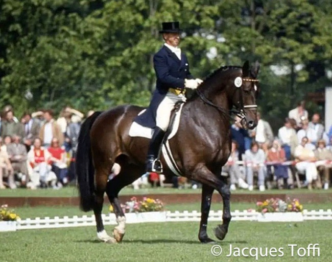 Udo Lange at the 1985 Hamburg Dressage Derby :: Photo © Jacques Toffi