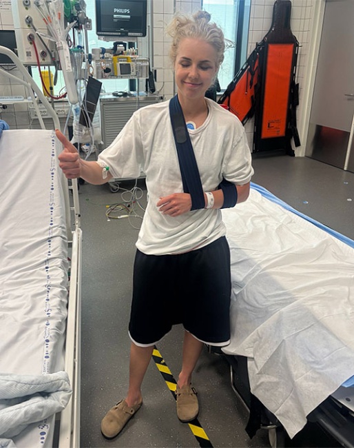 Thumbs up from Selina in the hospital. On the road to recovery 