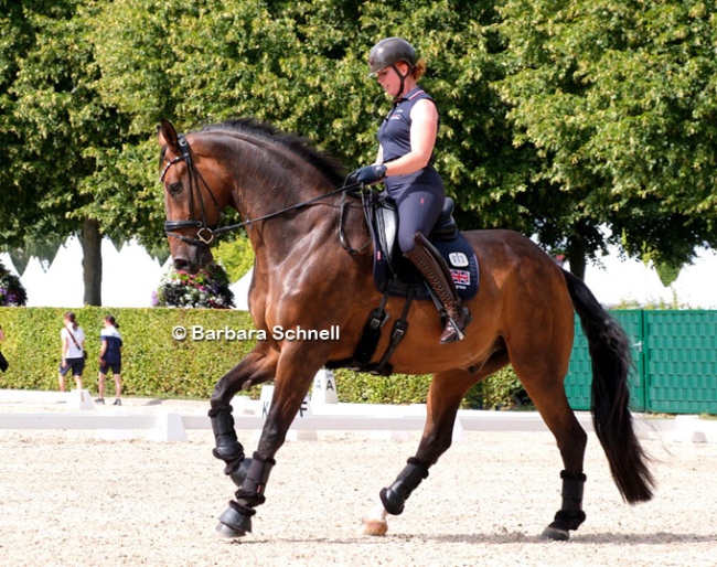Becky Moody schooling Jagerbomb in a snaffle, no spurs :: Photo © Barbara Schnell