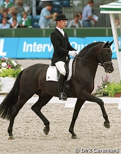 Dr. Ulf Möller and Sandro Hit at the 1999 World Young Horse Championships :: Photo © Dirk Caremans